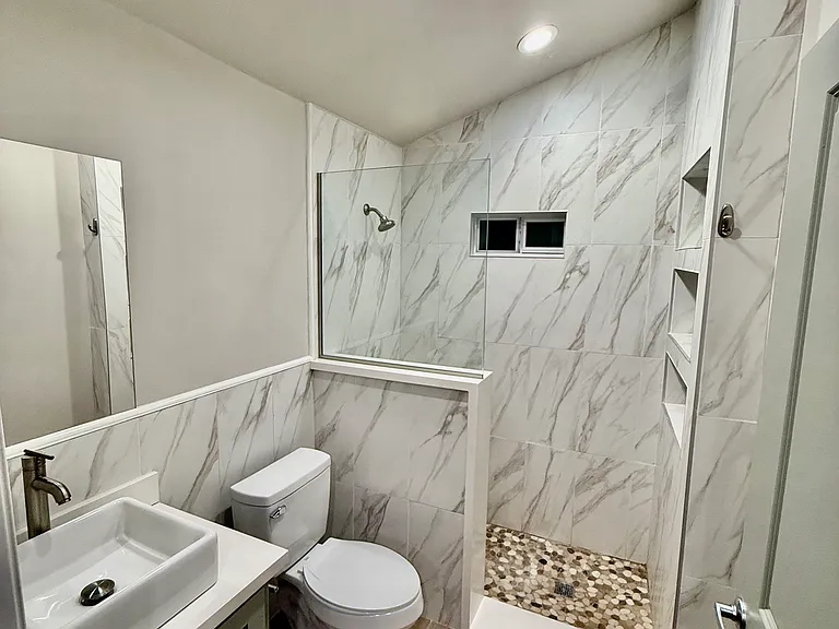 2314 La Feria Rd #B — Photo 5