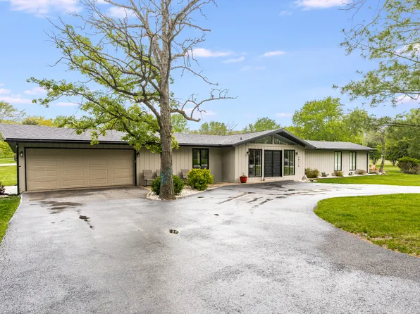 24716 S Walnut St, Crete, IL 60417