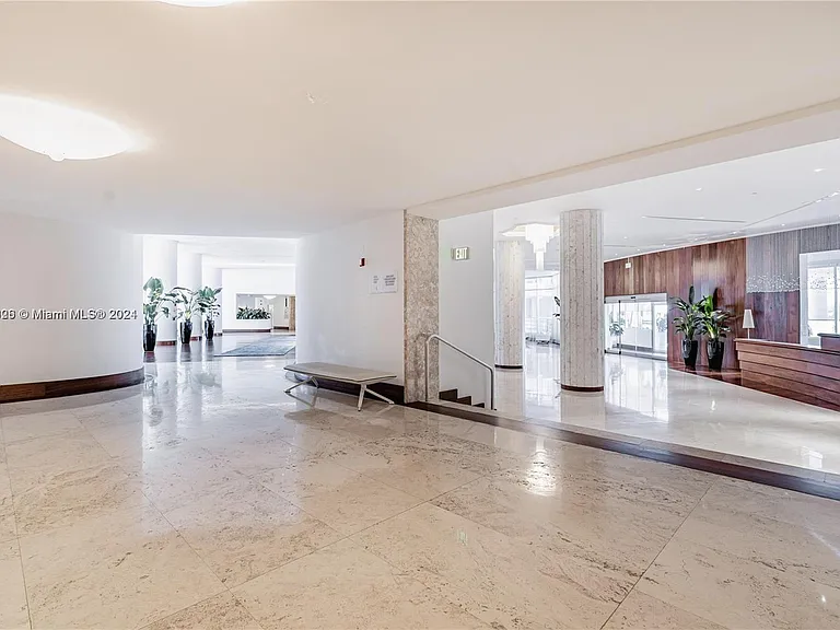 5161 Collins Ave #405 — Photo 8