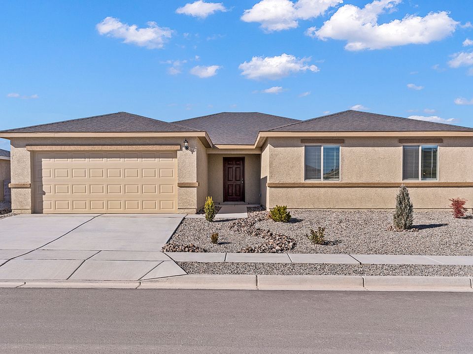 Exterior of the four-bedroom Vera Cruz plan with a front porch.