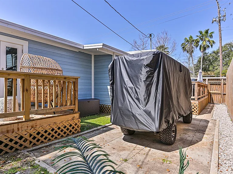 1615 Avenue L — Photo 39