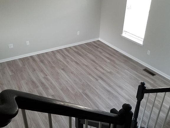 5th image of 70 Dover Ct #36