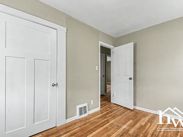 164 S Gladstone Ave — Photo 7