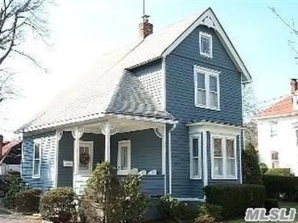 192 Maple Ave, Westbury, NY 11590