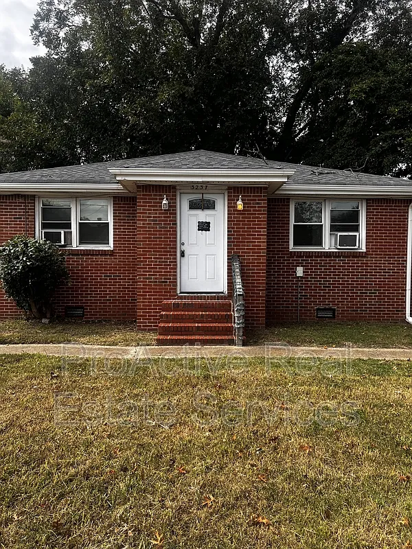 2 bed, 1.0 bath, 826 sqft, $1,350 — Photo 1