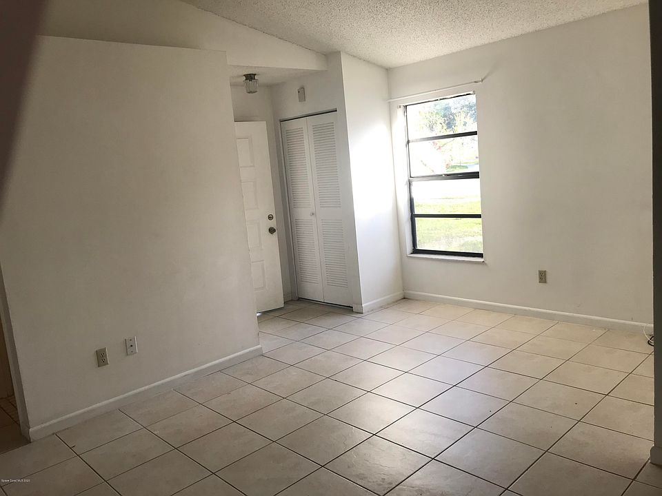2nd image of 1620 Cardinal Ct