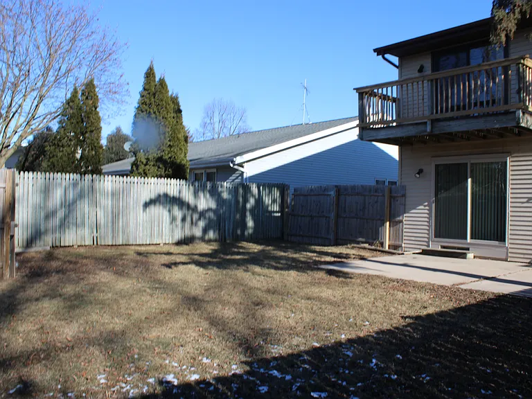 1015 Babcock St — Photo 29
