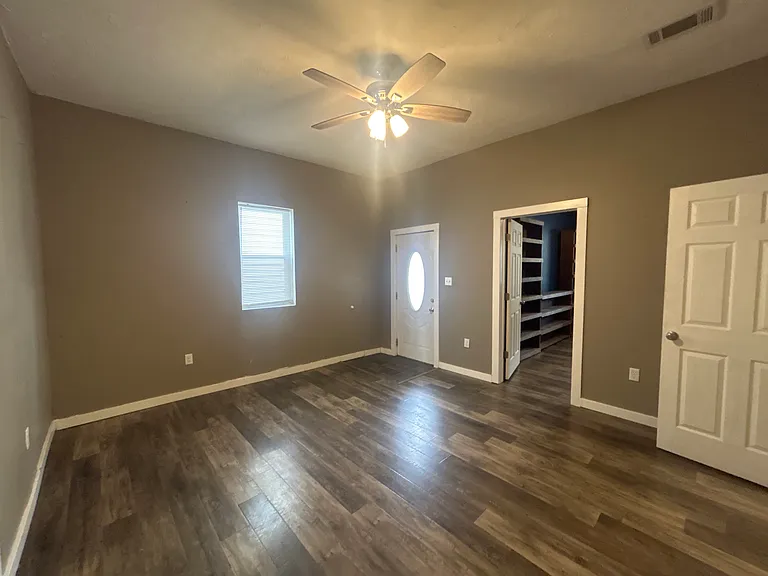 1427 Pearl St — Photo 8