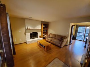 1327 Southview Cir, Coralville, IA 52241