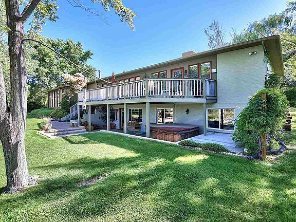 3rd image of 691 Crestridge Dr