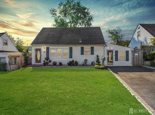 26 Kendall Dr, Parlin, NJ