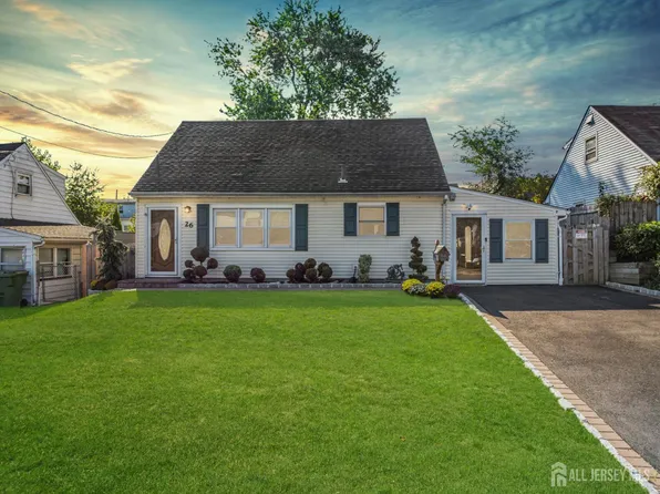 26 Kendall Dr, Parlin, NJ 08859
