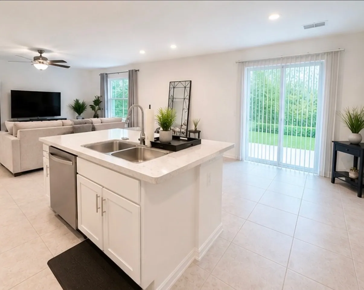 3 bed, 1443 sqft, $2,400 — Photo 3