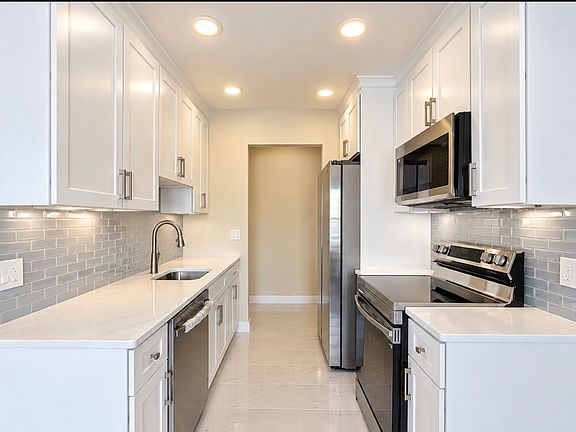 4th image of 280 Kipp St APT 1E