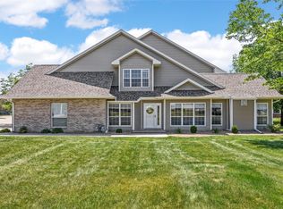 1242 Litchfield Dr #A, Hiawatha, IA 52233
