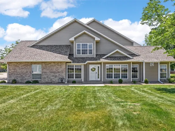 1242 Litchfield Dr #A, Hiawatha, IA 52233