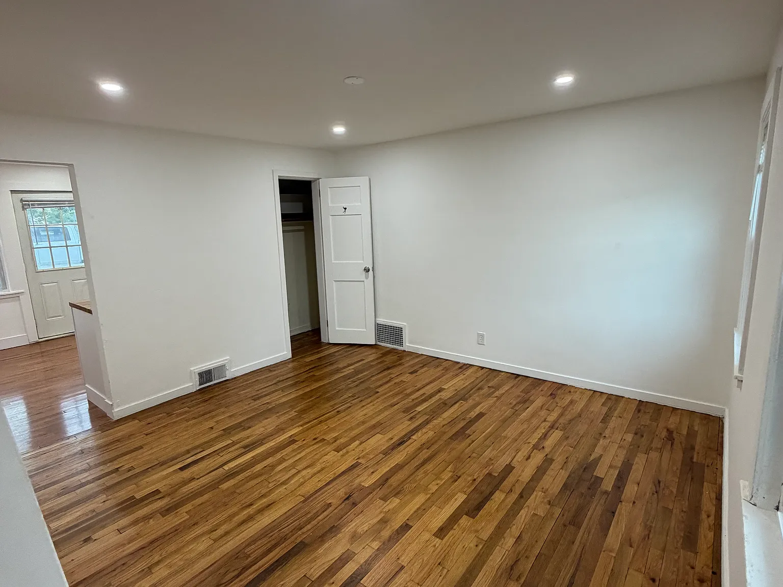 2 bed, 750 sqft, $1,800 — Photo 4