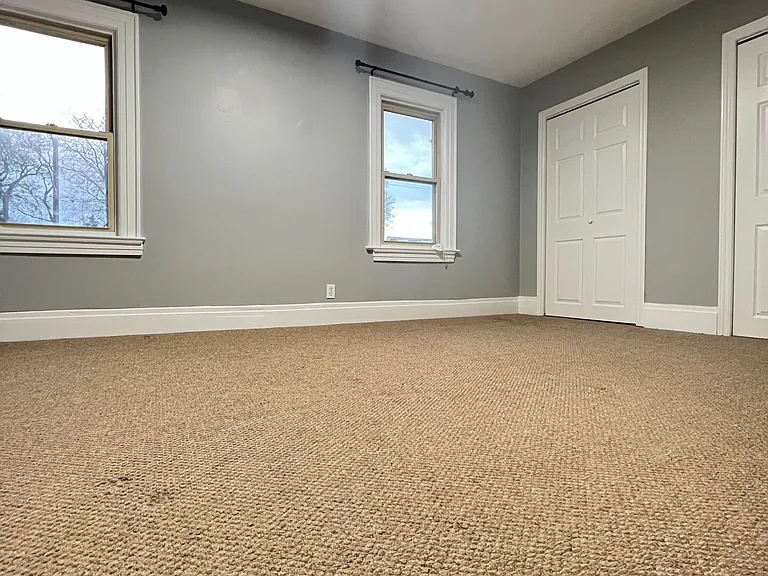 6352 Taylor St — Photo 2