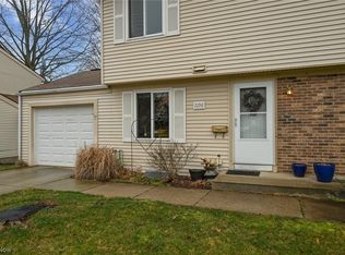 2296 Echo Valley Dr, Stow, OH 44224