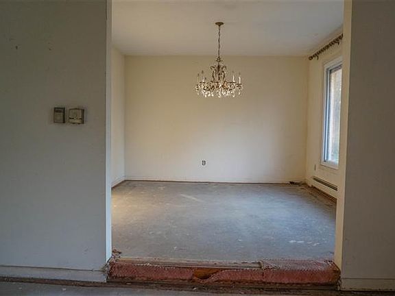 3rd image of 7412 Eagle Creek Dr