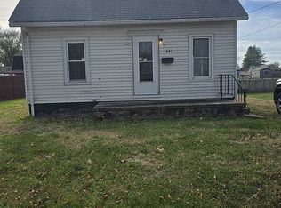 641 E Van Buren St, Cuba, IL 61427