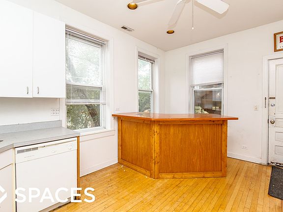3rd image of 2318 N Southport Ave #Unt3r