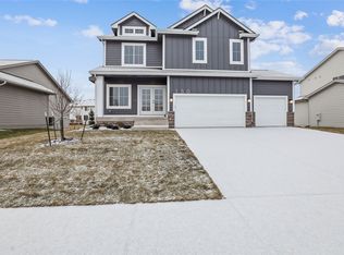 150 NW Valleyview Dr, Waukee, IA 50263