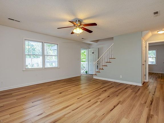 4th image of 1349 Brookwood Dr