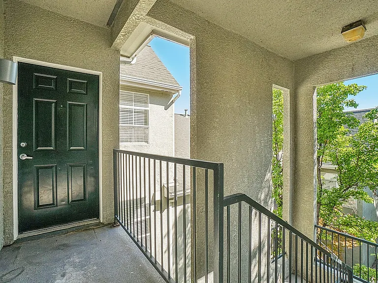 Third Floor Staircase Entry