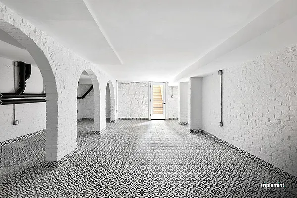 Sold by Triplemint | media 17