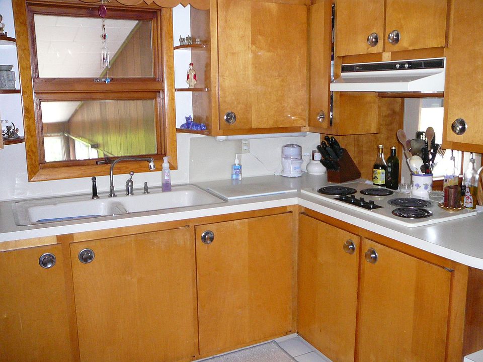 2nd image of 165 Capuano Ave