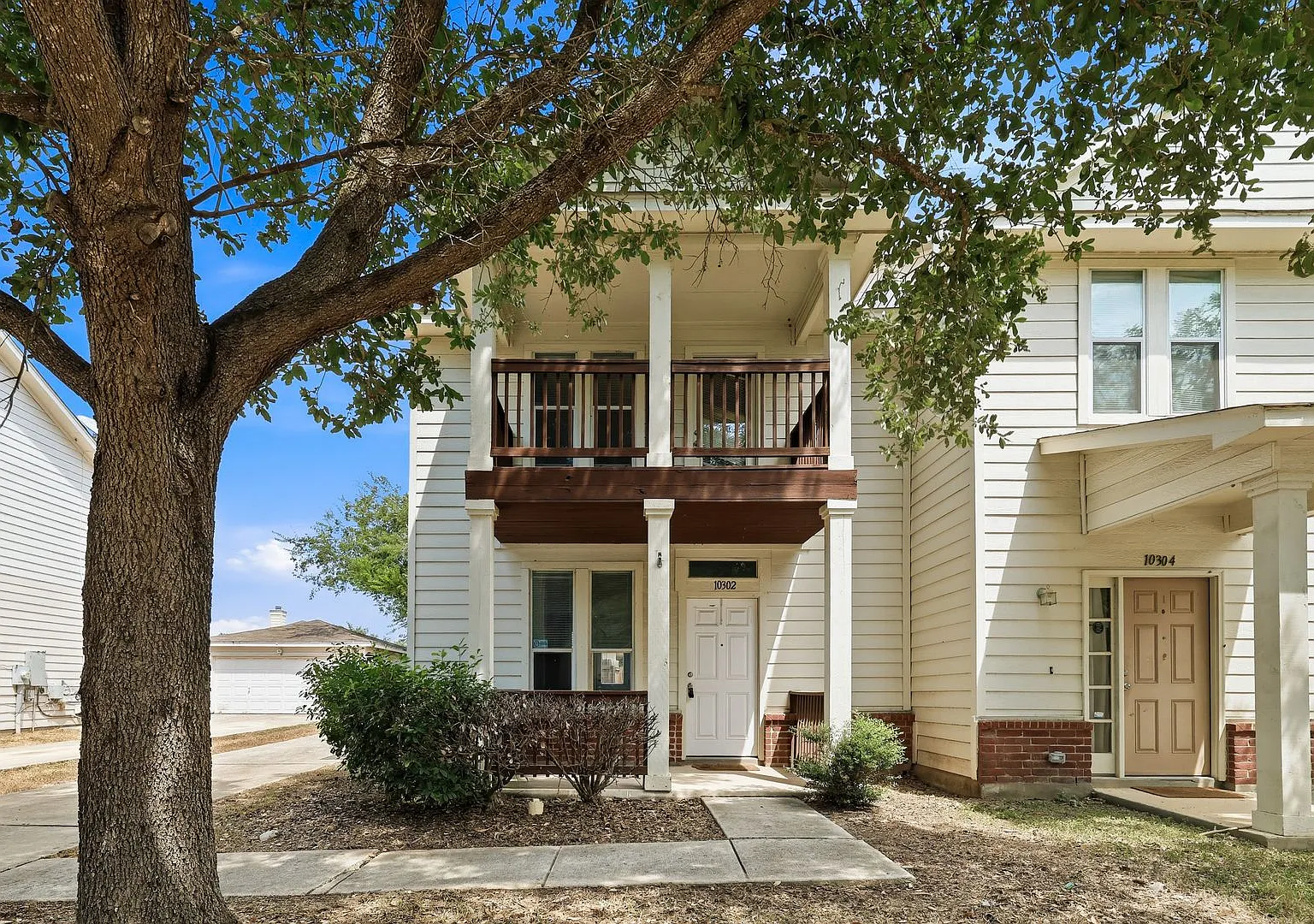 Move-In Special: Two Weeks Free Townhome With Dual Primary Suites: Contemporary Living Near Texas... — Photo 1