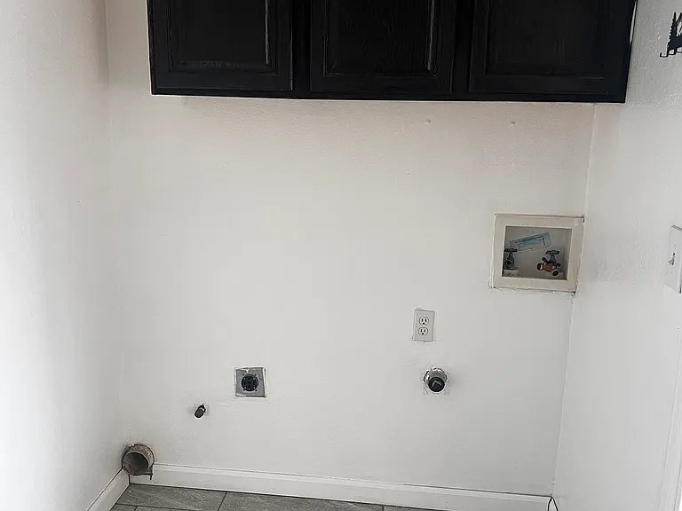 1860 Ash Dr SW — Photo 3