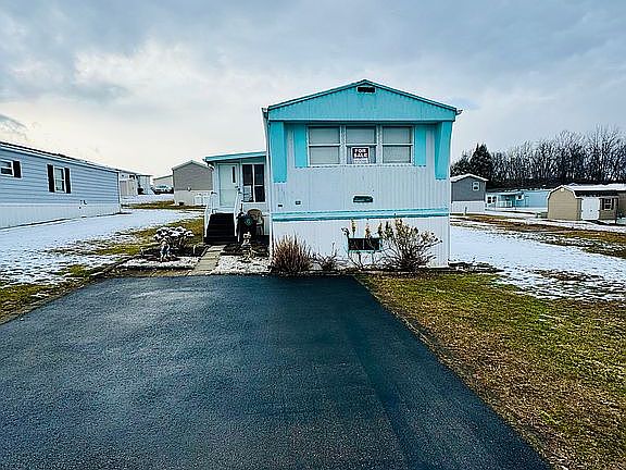 2nd image of 127 Candlelight Dr