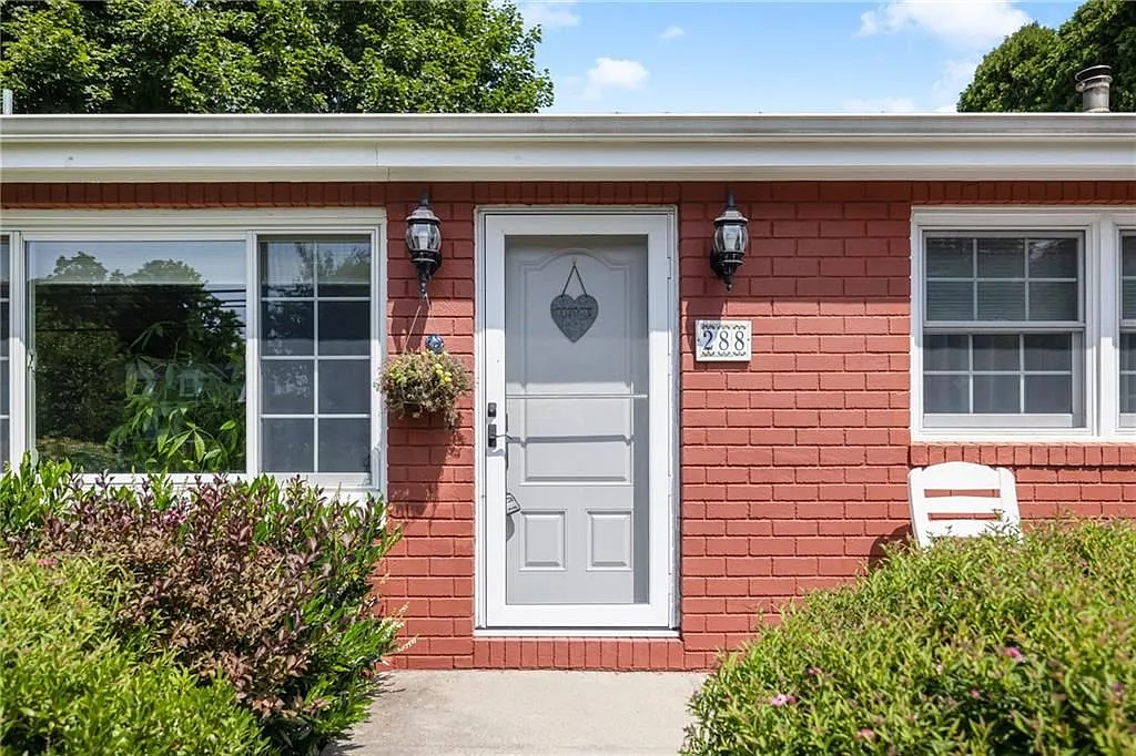 3 bed, 2.0 bath, 1802 sqft, $3,500 — Photo 3