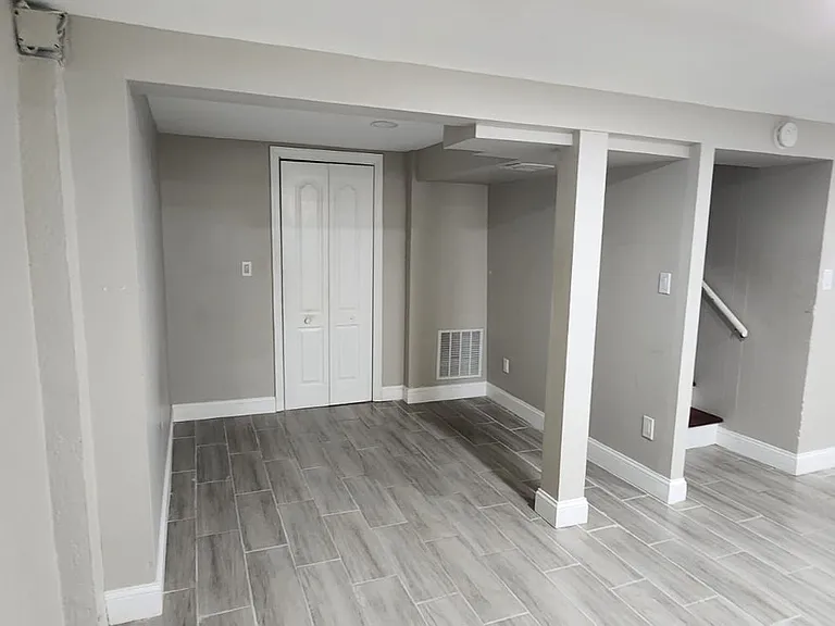 619 W Blancke St — Photo 13