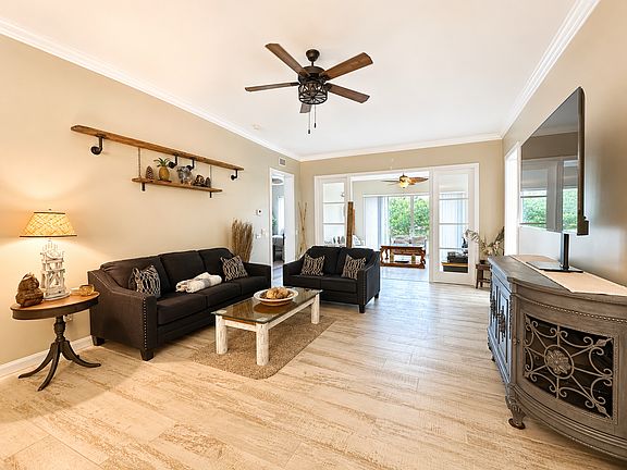 2nd image of 37 Harbour Isle Dr #101