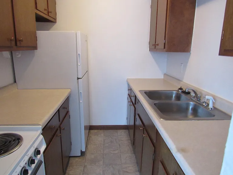 190 Ridge Dr — Photo 3