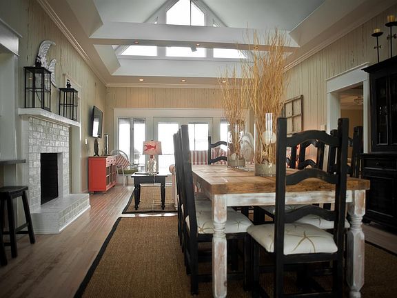 3rd image of 1048 Parker Dr. #North Litchfield Beach