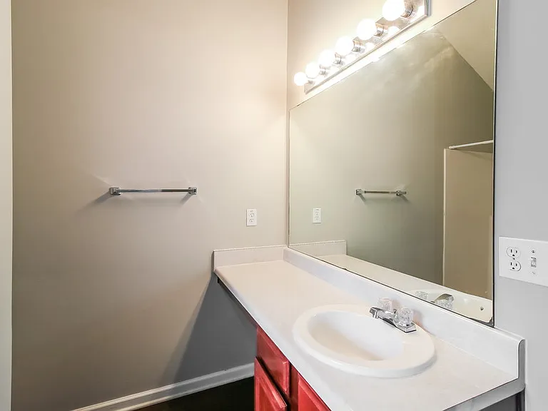 412 Peterson Dr — Photo 16
