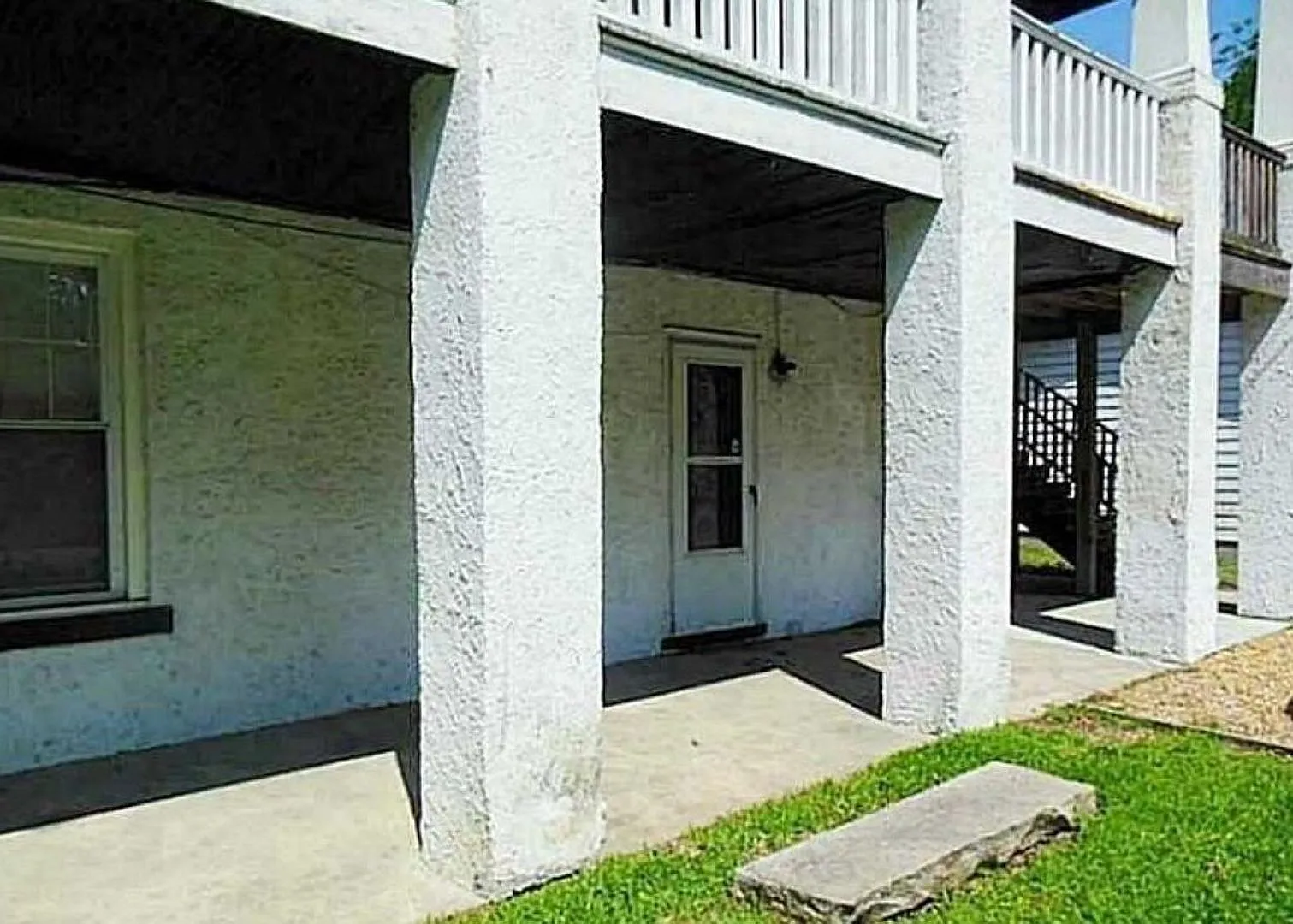 Spacious 1 Bedroom Apartment in Euwanee Park — Photo 2