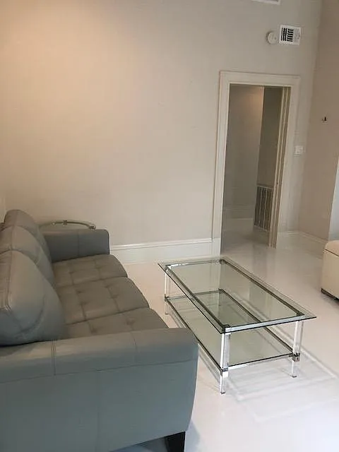 1 bed, 1000 sqft, $1,650 — Photo 3