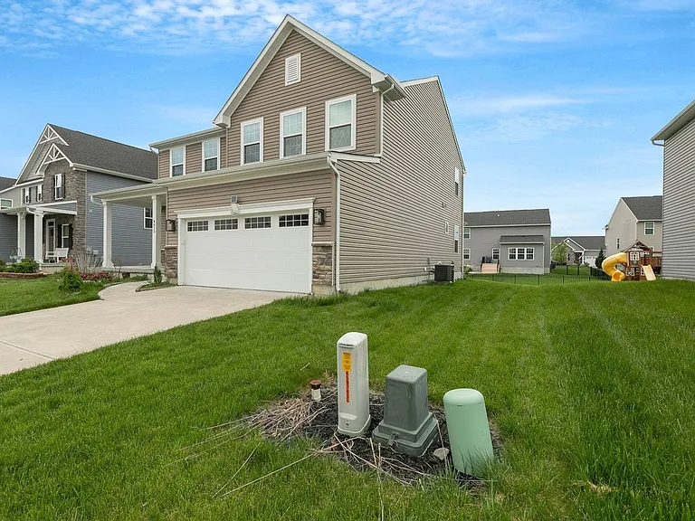 4613 Kelly Ct — Photo 2