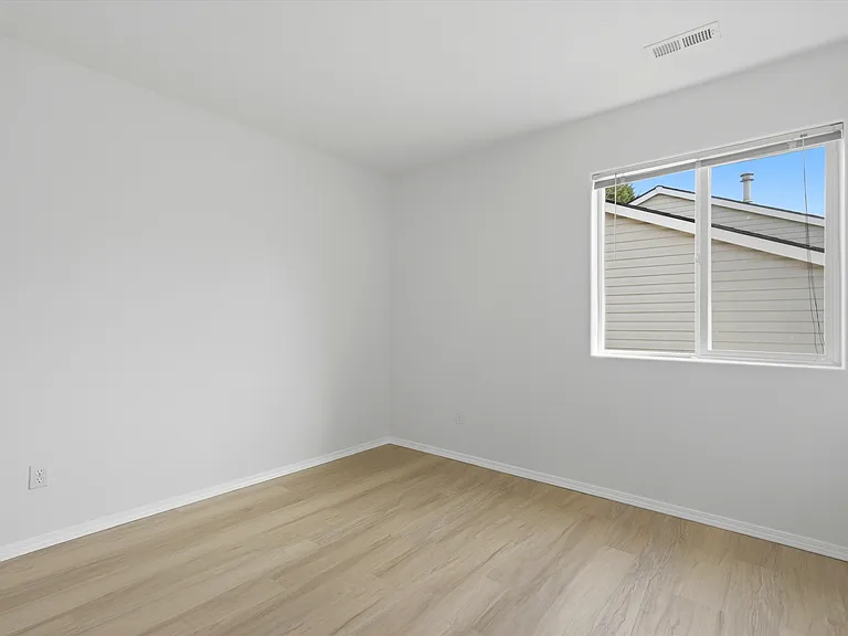 6959 NE Willowgrove St — Photo 31