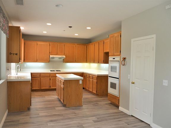 4th image of 1565 Summer Creek Ct