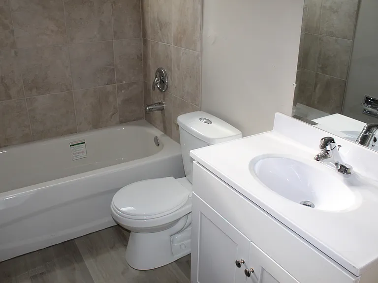 1019 Northmount Dr NW — Photo 5
