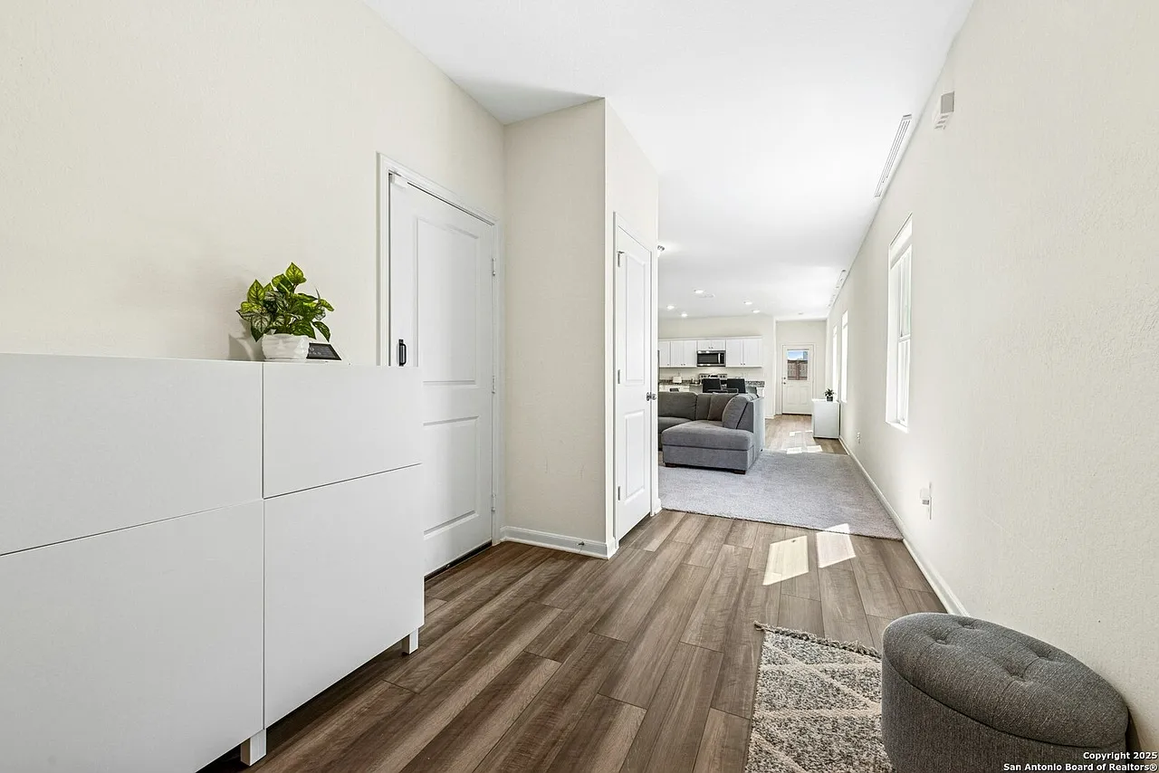 3 bed, 1401 sqft, $1,495 — Photo 3