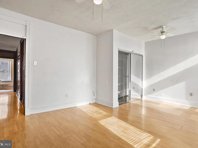 210 N Locust St — Photo 11