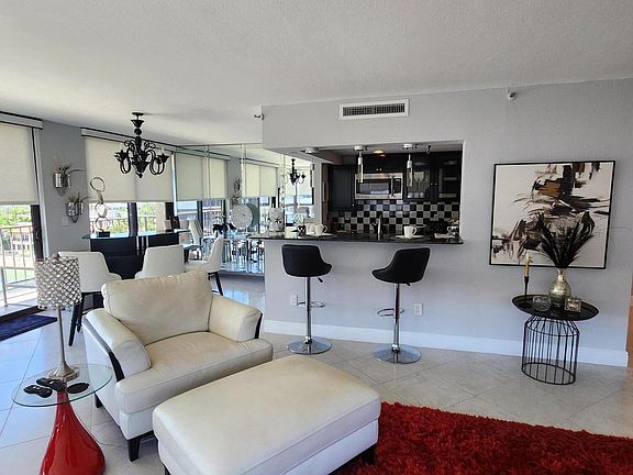 4th image of 899 Jeffery St APT 701