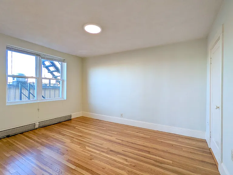 402 Highland Ave #20 — Photo 14